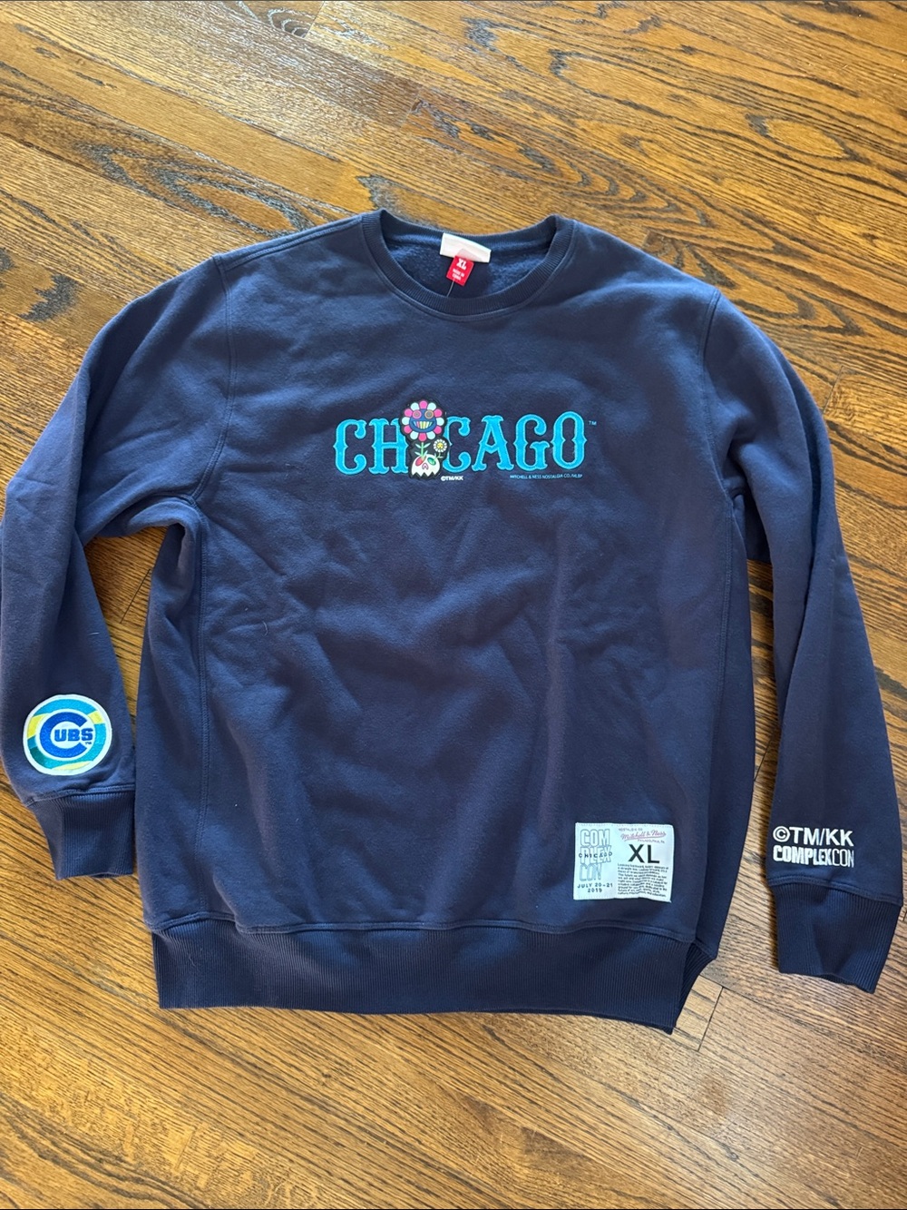 Mitchell & Ness Navy Chicago Cubs Compexcon Floral graphic 2019 Sweatshirt. XL